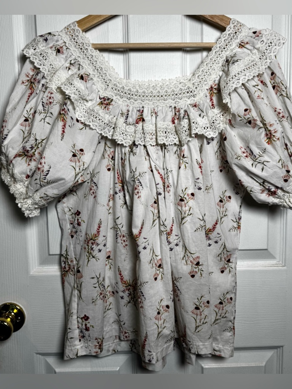 POL Floral Peasant Top Crochet Lace Trim Puff Sleeve Cotton Boho Cottagecore M